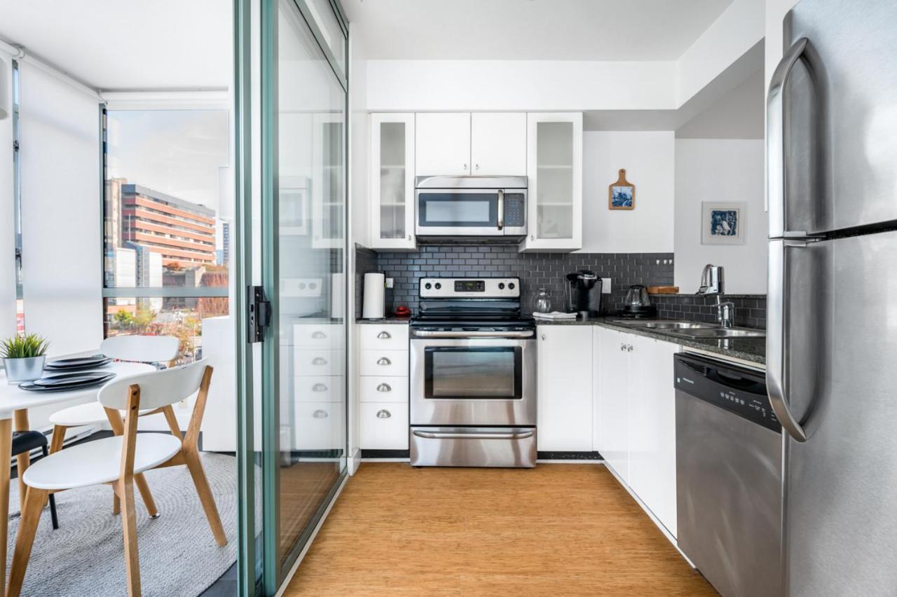 Bright 2 Bedroom Condo Downtown With Free Parking Vancouver Exteriér fotografie