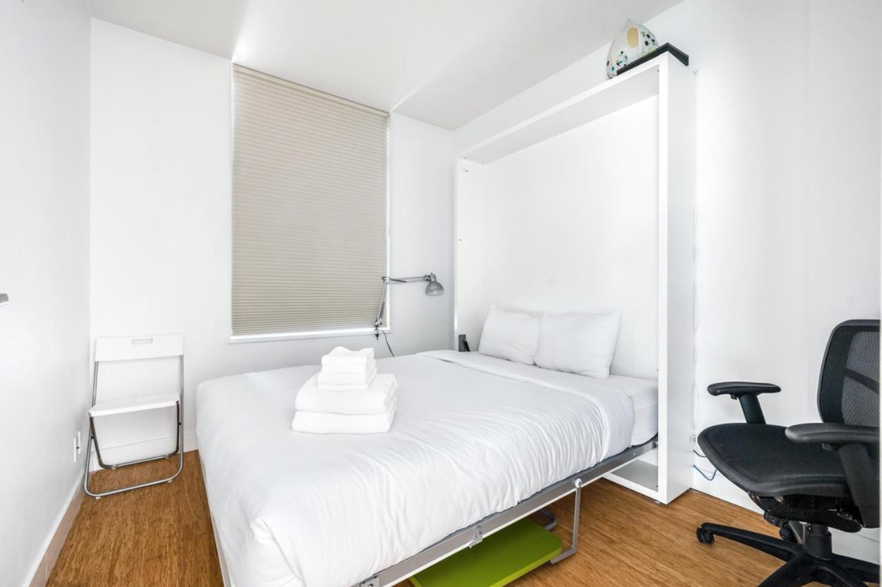 Bright 2 Bedroom Condo Downtown With Free Parking Vancouver Exteriér fotografie