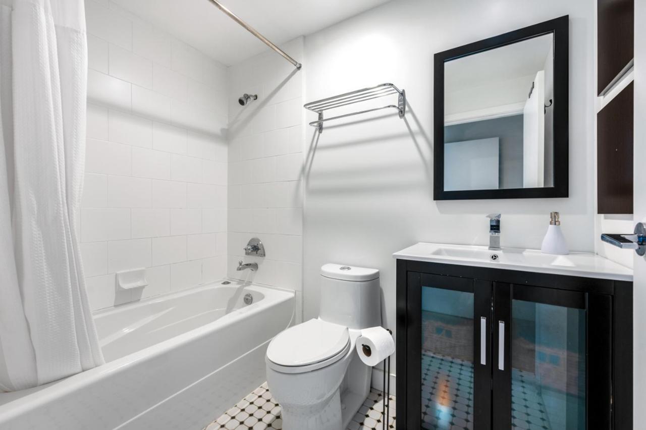 Bright 2 Bedroom Condo Downtown With Free Parking Vancouver Exteriér fotografie